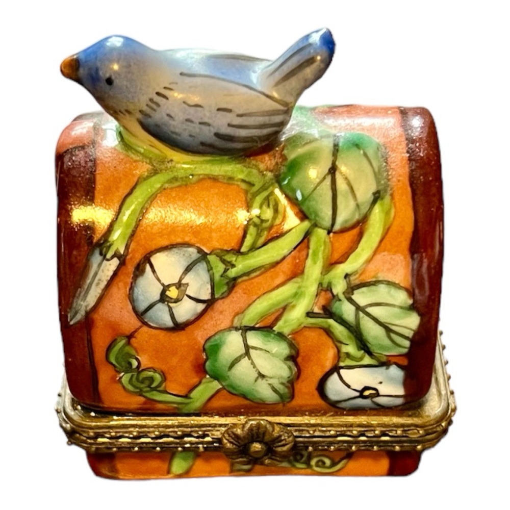 Porcelain hinged trinket box